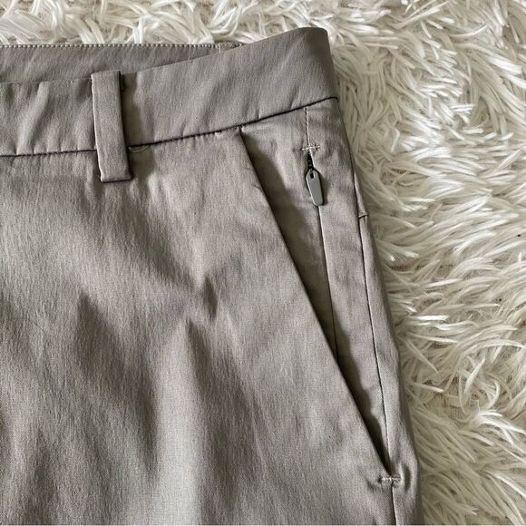 Lululemon Men’s Gray 9” Casual Athleisure Shorts Size 36 - Picture 3 of 6